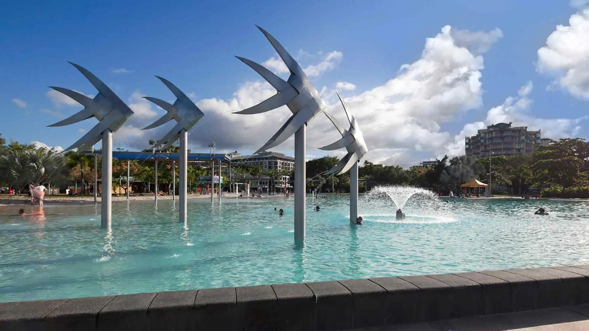 Traveller Jam Close To City, Airport And Esplanade Cairns Australia