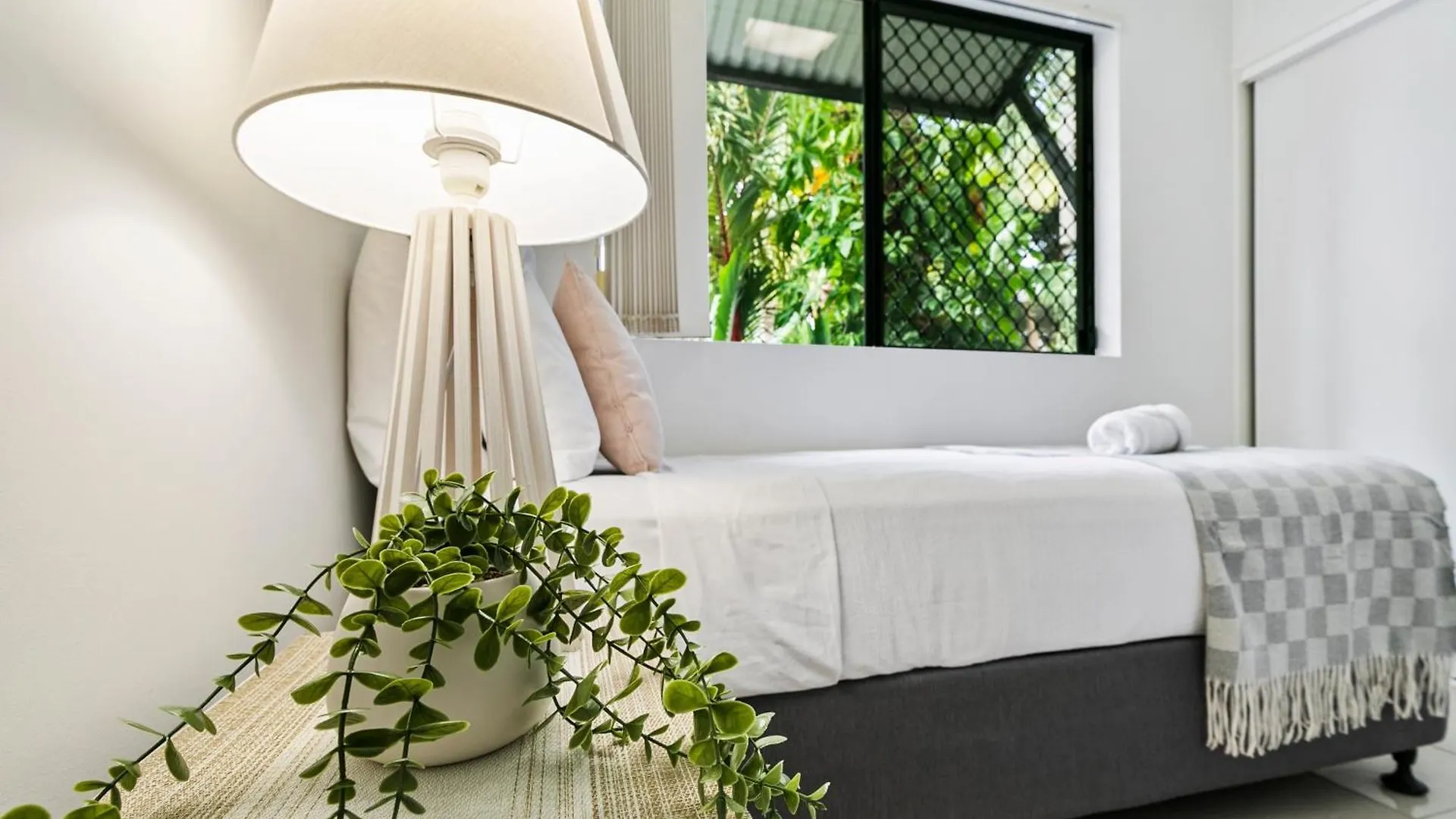 Traveller Jam Close To City, Airport And Esplanade Cairns Apartment