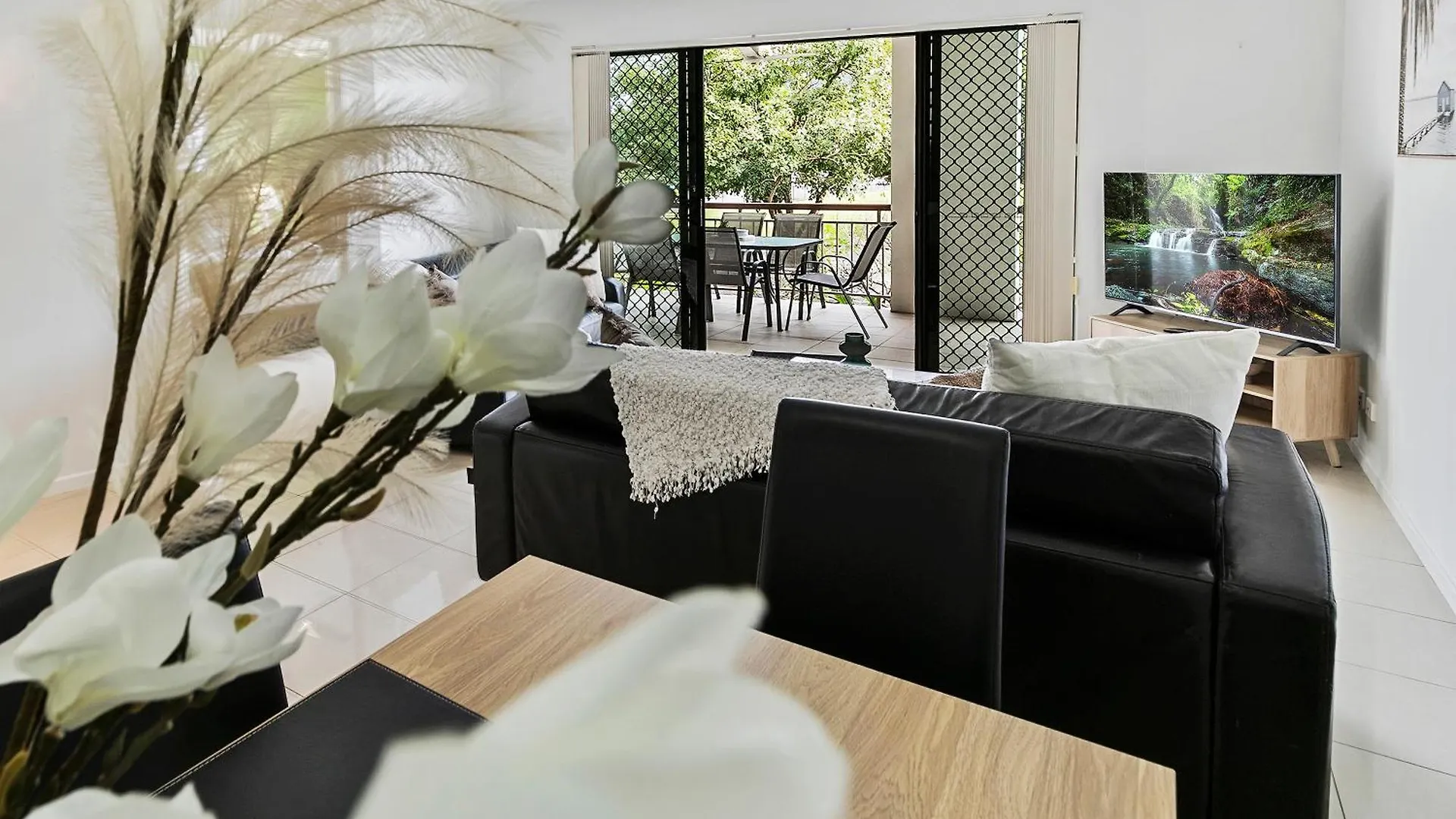 Traveller Jam Close To City, Airport And Esplanade Cairns
