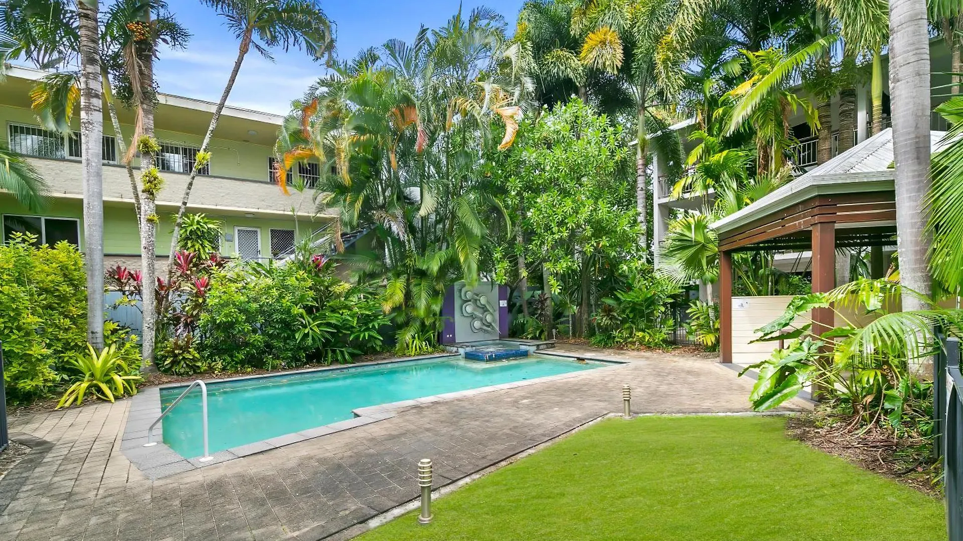 Traveller Jam Close To City, Airport And Esplanade Cairns
